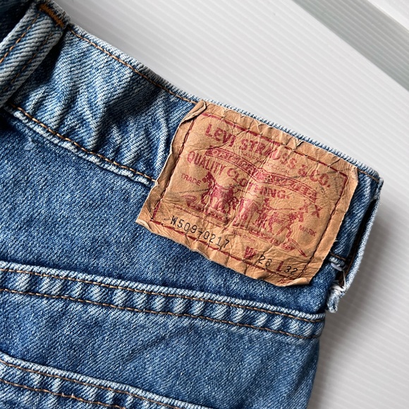 Vintage Levi’s denim short womens - Picture 3 of 3